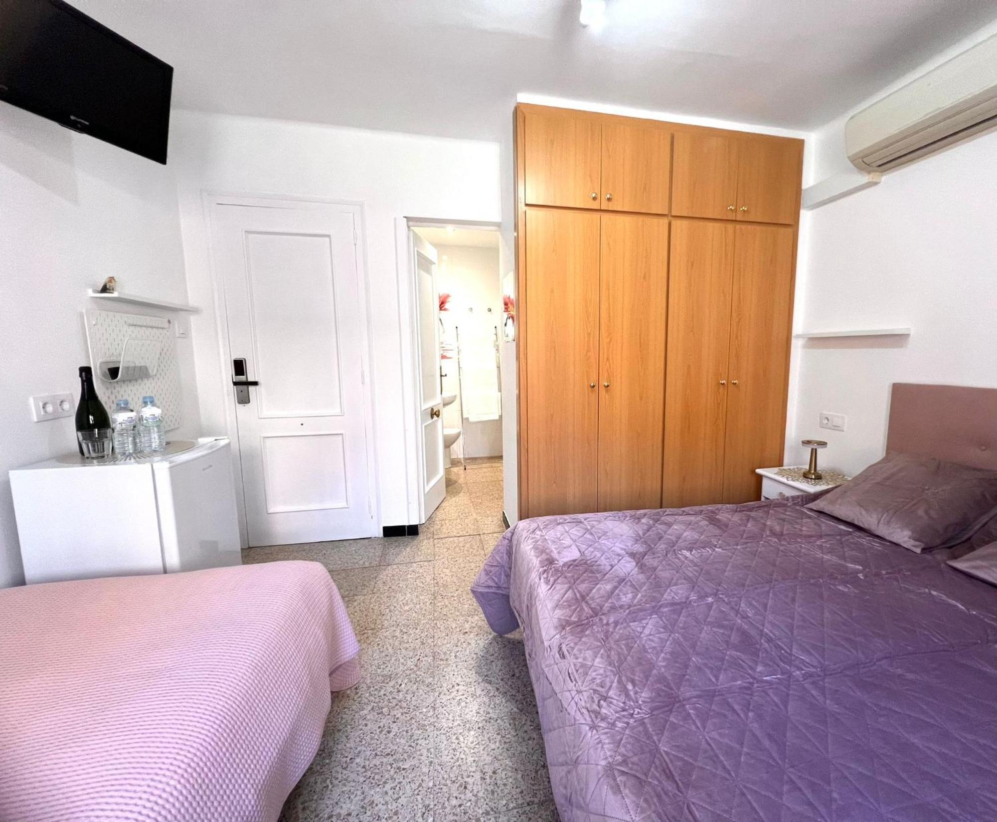 Affittacamere Escondite Con Terraza Compartida En La Azotea Roses