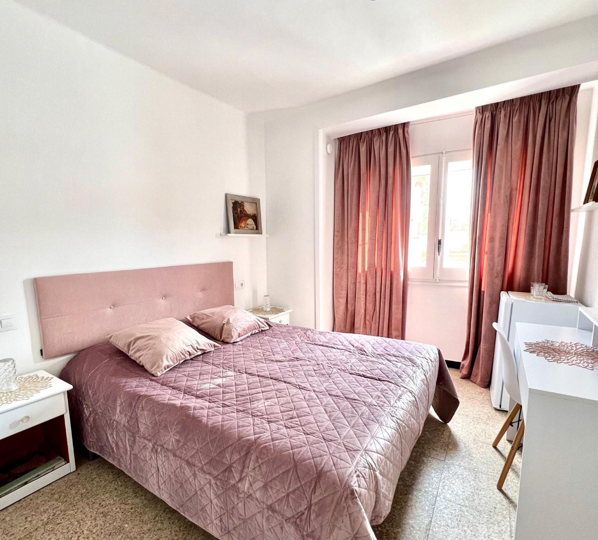 Escondite Con Terraza Compartida En La Azotea Affittacamere Roses